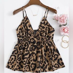 🌺 3/$15 Cheetah print sleeveless top